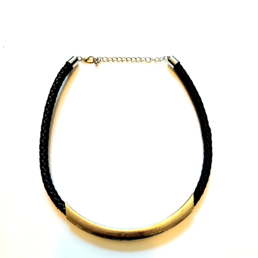 Mixed material necklace